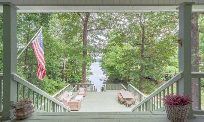 Northport House | Southern Shore Cottage- Lake Tuscaloosa- 3BR/2.5BA