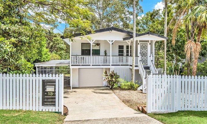 Southport House | Southport Getaway - 4 Bedroom Home With Yard