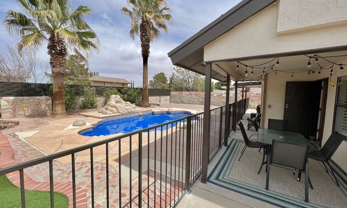 Biggs Field House | Southwest Retreat -Close to Shopping, Restaurants, I-10, POOL!