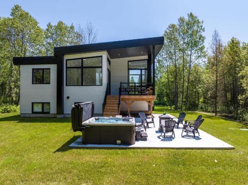Weedon Ski Chalet | Spa & Adventure - Chalet Valikas