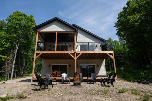 Chute-Saint-Philippe Ski Chalet | Spa and Lakefront - Oasis des chutes