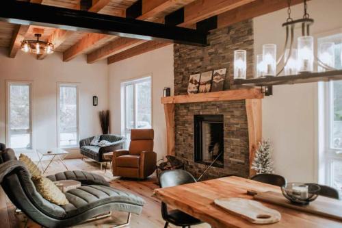 Les Collines-de-l'Outaouais Regional County Municipality Ski Chalet | Spa Firepit & Nature - Chalet de la Colonie