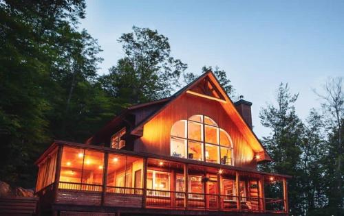 Les Pays-d'en-Haut Regional County Municipality Ski Chalet | Spa & Outdoor Pool - Montagnard des Pays-d'en-Haut