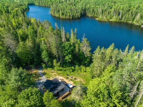 Saint-Alphonse-Rodriguez Ski Chalet | Spa pool Private Lake - Chalet Hello