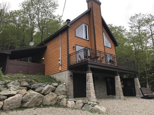 Notre-Dame-Auxiliatrice-de-Buckland Ski Chalet | Spa Pool table Mountain - Chalet Avalanche
