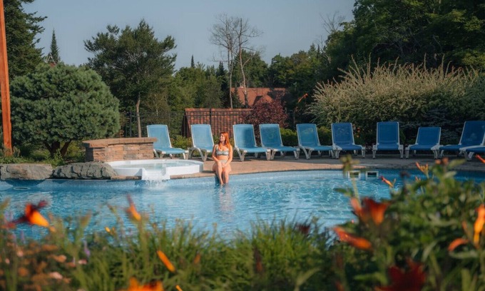 Fiddler Lake Resort Ski Chalet | SPA /Sauna /Exterior Pool /Lake /Bee