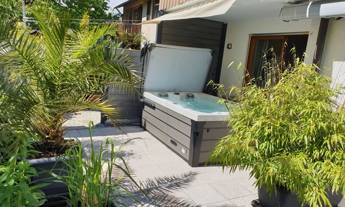 Uhldingen-Muehlhofen Apartment | SPA Whirlpool Ferienwohnung mit Aachblick im Pfahlbaudorf Uhldingen am Bodensee