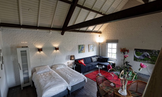 Blitterswijck Apartment | Space for rent with private entrance, living space and bathroom.