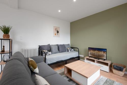 Chateau de l'Hers Apartment | Spacieux T3 avec 2 parkings gratuits et 2 balcons