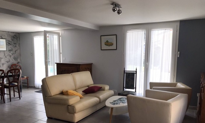 L'Union Apartment | Spacieux T3 rez de Jardin Avec Piscine - 4 Personnes