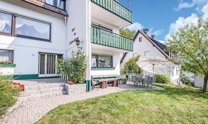 Titmaringhausen Apartment | Spacious Forestside Apartment