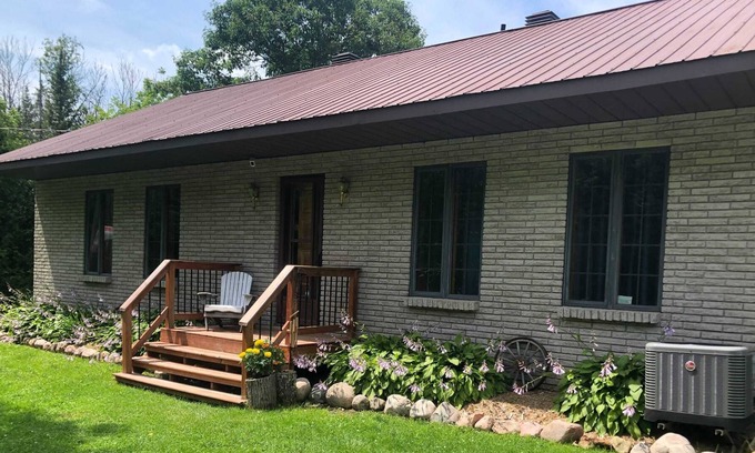 La Peche House | Spacious and charming private home - country escape