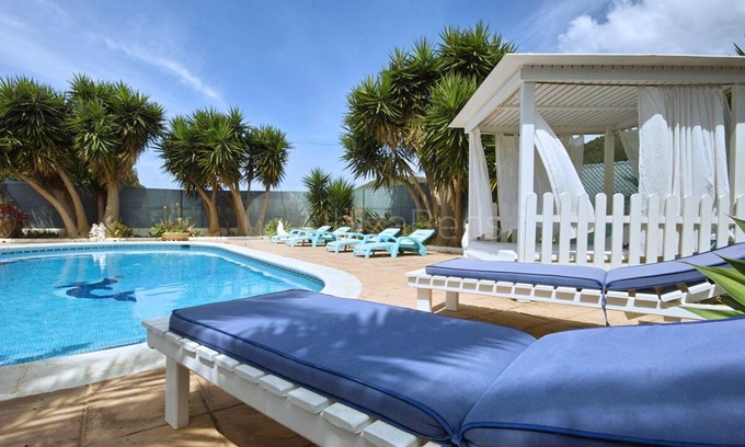Sant Antoni de Portmany Villa | Spacious villa, beach and town nearby, Wifi, Aircon, Large swimmingpool