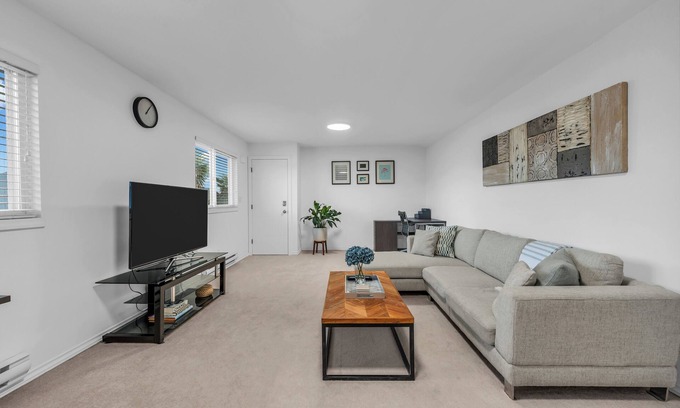 Richmond House | Spacious 1,000 sq.ft. Private Lodging YVR