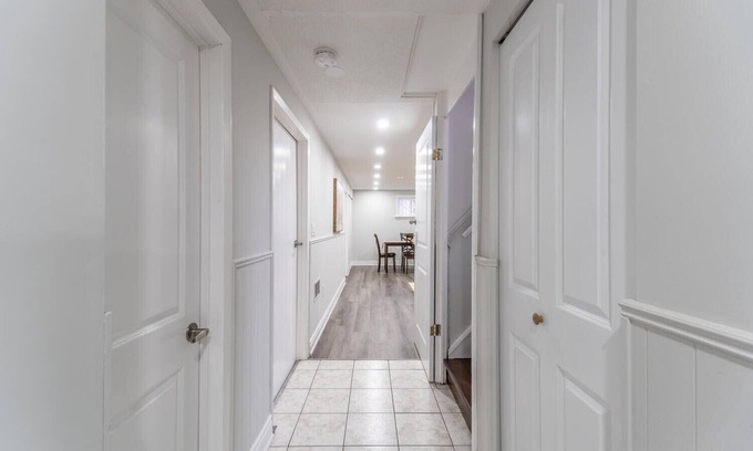 Mississauga House | Spacious 1+1 Bed 1 Bath house in Mississauga
