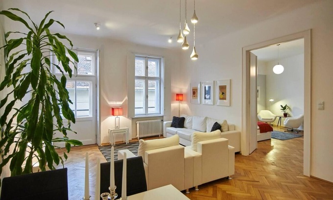 Terezvaros Apartment | Spacious 1 Bed Basilica Apartment - with balcony