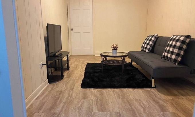 Baychester Apartment | Spacious 1 bedroom apt. Close to mall and transit