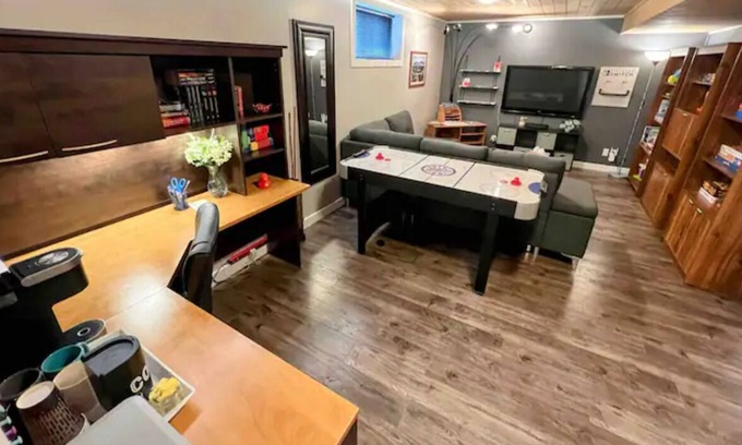 Kingston Apartment | Spacious 1 bedroom suite w free parking near CFB, RMC & DT