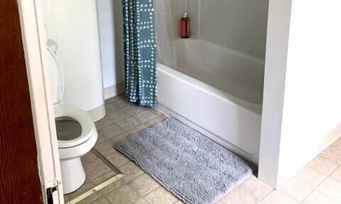 Pulaski Apartment | Spacious 1 BR apt, sleeps 3, eat-in kitchen - walk to River