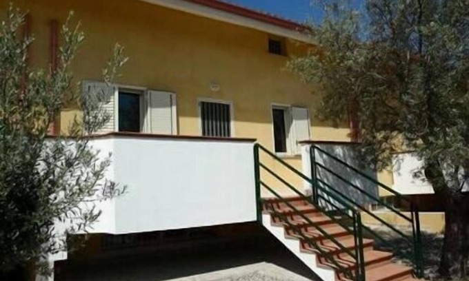 Isca Marina House | Spacious 10 bed town house 250 metres from the beach
