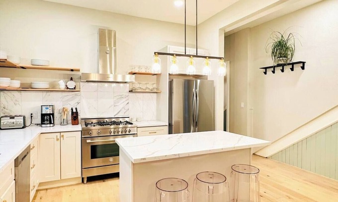 Duboce Triangle Apartment | Spacious 10-BR 4-BA in the Trendy Duboce District