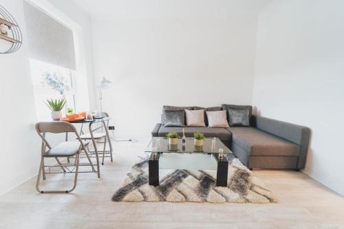 Wishaw Apartment | Spacious 1BHK with free Parking in Lanarkshire