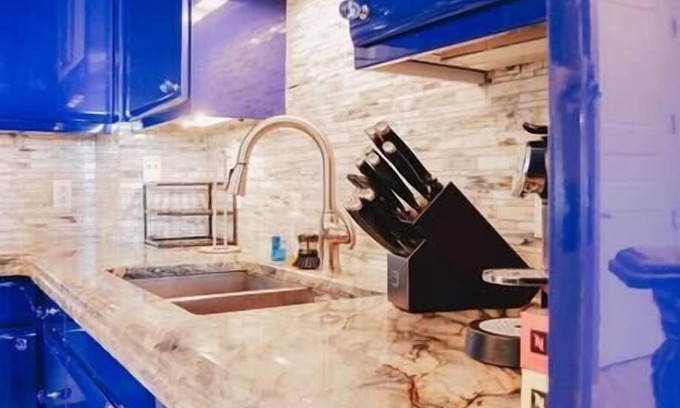 McLean Condo | SPACIOUS 2 BDRM 2 BATH CONDO | STUNNING CITY VIEW