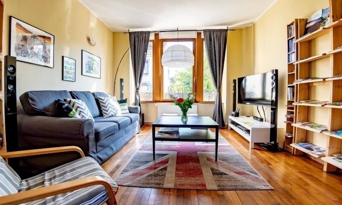 Chantraine Cottage | Spacious 2-Bed Apartment Near City Center with Garden Access & Private Parking