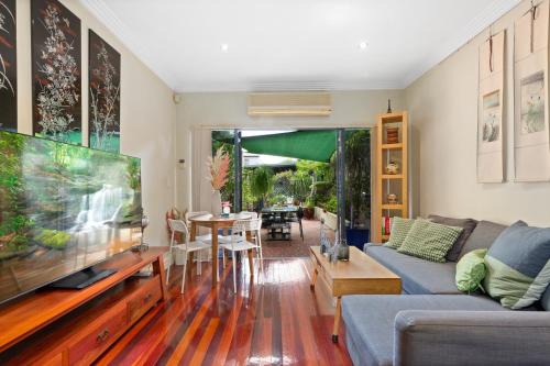 Alexandria House | Spacious 2-Bed Townhouse with Garage & Patio