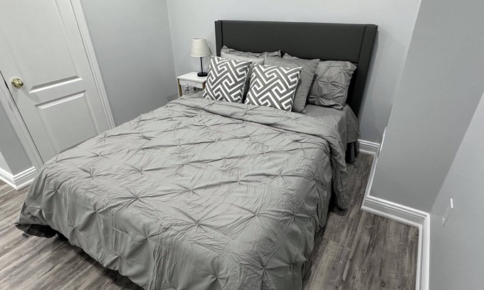 Brampton Apartment | Spacious 2 Bedroom, 1 Bathroom Luxury Apartment