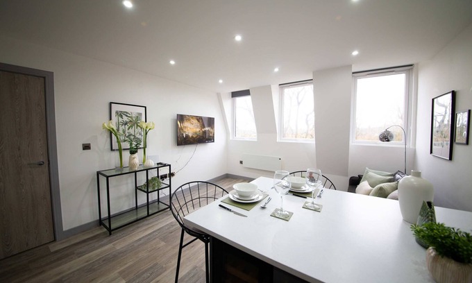 Preston Apartment | Spacious 2 Bedroom Apartment in Central Preston