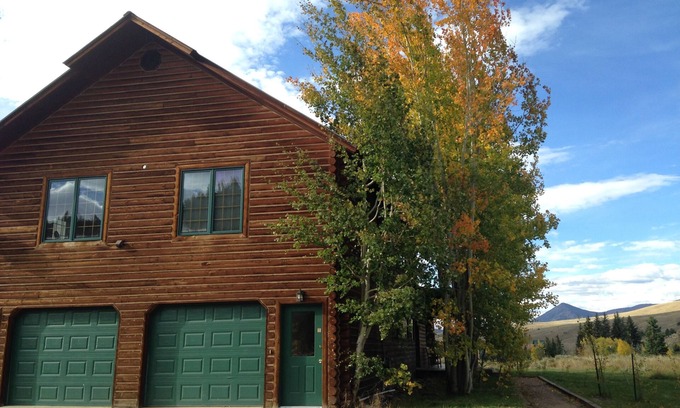 Almont House | Spacious 2 Bedroom Apartment above Vacation Home