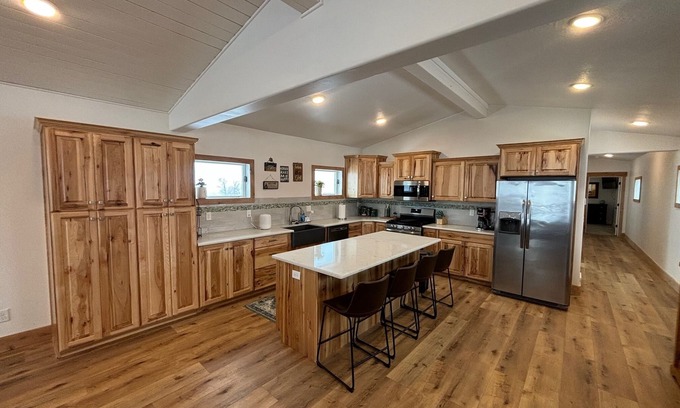 Kamas House | Spacious 2 Bedroom Apartment Minutes from Park City Attractions