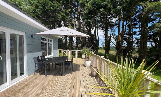 Dartmouth Apartment | Spacious 2-bedroom chalet with amazing sundeck