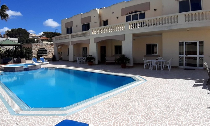 Santa Maria Estate Villa | Spacious 2 bedroom sleep 5, swimming pool, AC/WiFi