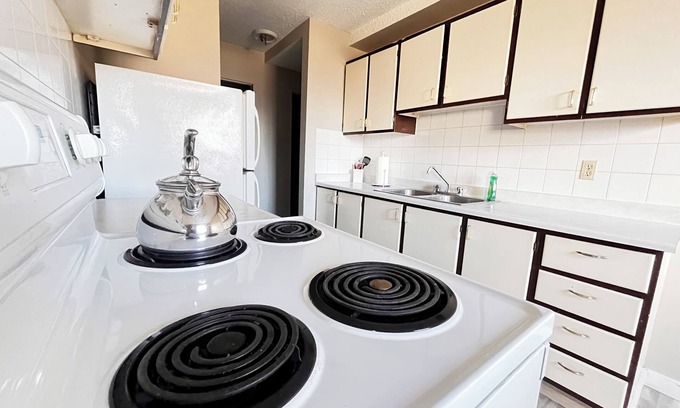 Whitecourt Apartment | Spacious 2 Bedroom Suite in 4 Plex downtown Whitecourt w/In Suite Laundry