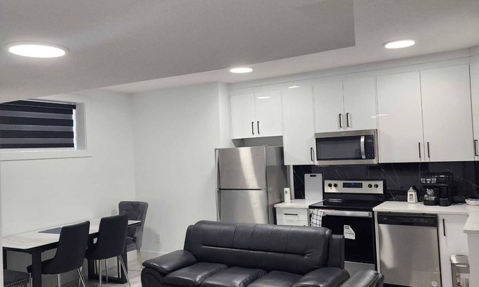 Northeast Edmonton House | Spacious 2 Bedroom Suite in Edmonton, Canada