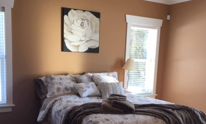 Sorrento House | Spacious 2 Bedroom Suite 10 Minute Drive to beautiful Shuswap Lake
