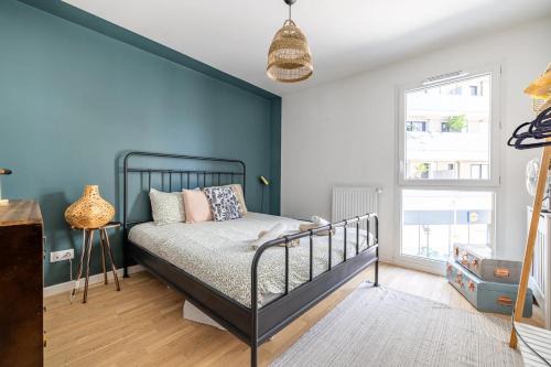 Bagnolet Apartment | Spacious 2 bedrooms with Parking, Terrasse, near Metro 3