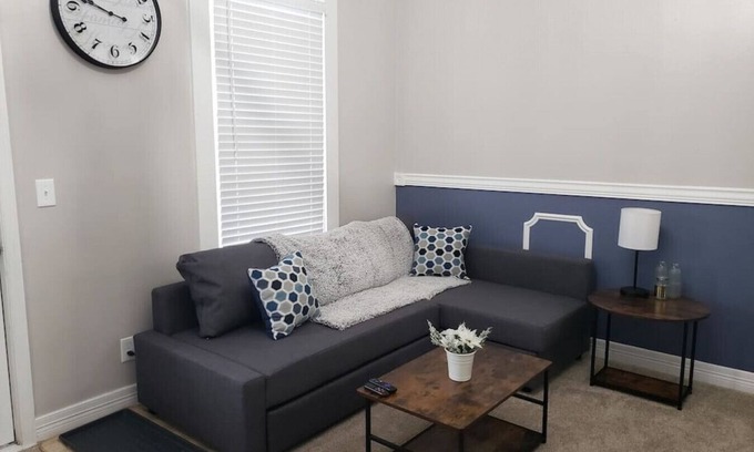 Ludlow House | Spacious 2 BR home minutes from Downtown Cincy!