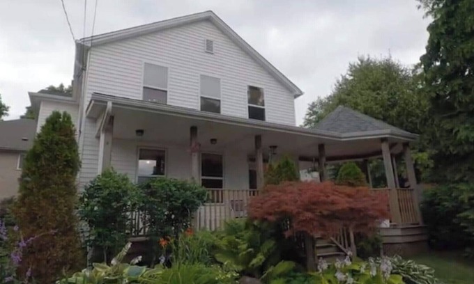 Downtown Niagara Falls House | Spacious 2 Story House with Beautiful Garden
