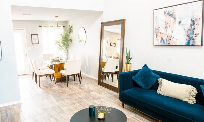 Biggs Field House | Spacious 2-Story Contemporary Home 3BDRM + Loft