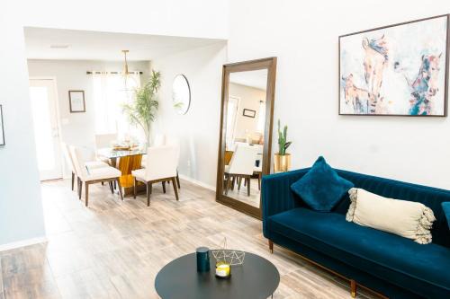 Biggs Field House | Spacious 2-Story Contemporary Home 3BDRM + Loft