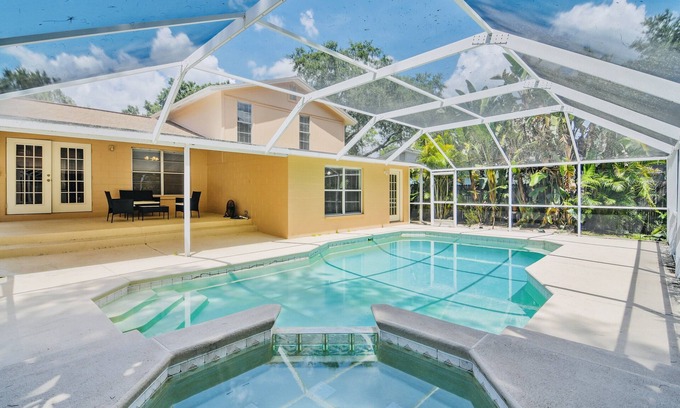 Greater Northdale House | Spacious 2 Story - Pool - Game Room - Tampa