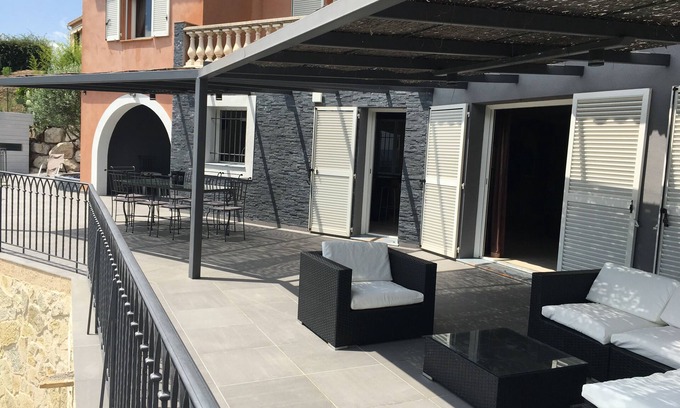 Tanneron House | Spacious 210m2 sunny house 10 people