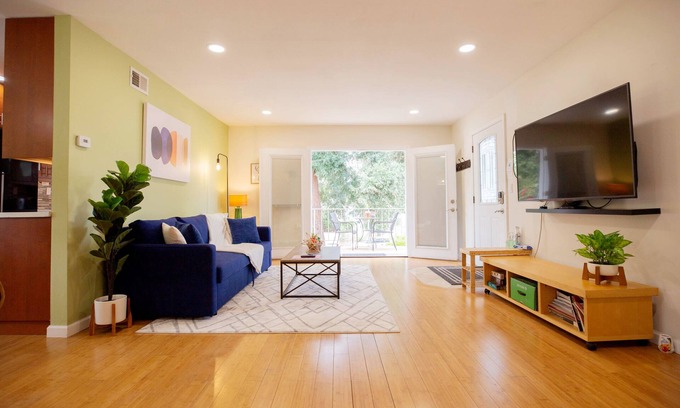 Heritage District Apartment | ✨Spacious 2B2B in Sunnyvale 🌲 Patio/AC/1000mb wifi/more…