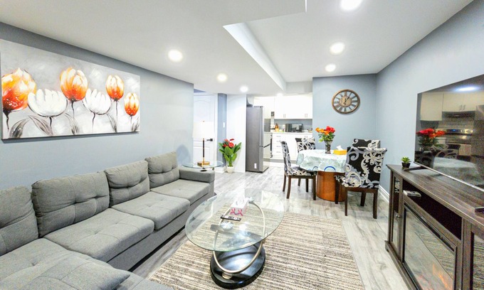 Halton Regional Municipality Apartment | Spacious 2Bd family suite with full kitchen. Centrally located.