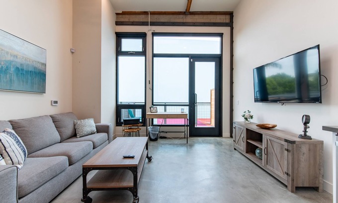 Artists Village Apartment | Spacious 2BR ,Family& Pet Friendly, Tesla charging Station on site, Near Disney