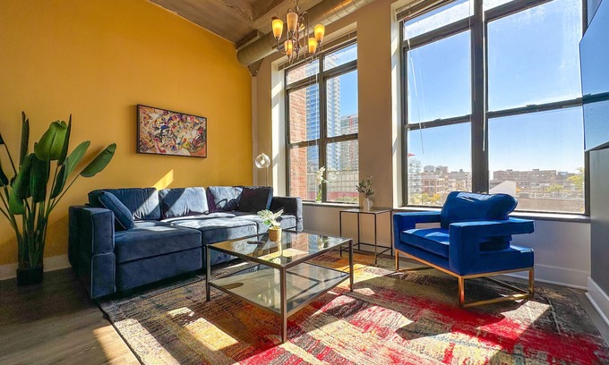 Near South Side House | Spacious 2BR Group Stay near McCormick & Wintrust