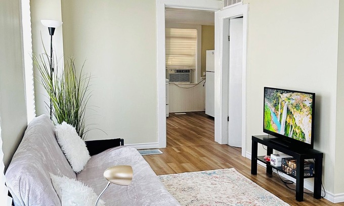 Peterborough House | Spacious 2BR House with Netflix, BBQ, and Patio Near City Centre